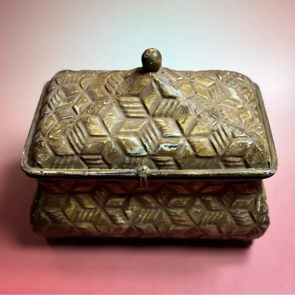 Vintage 90’s Metal Distressed Rustic Keepsake Box